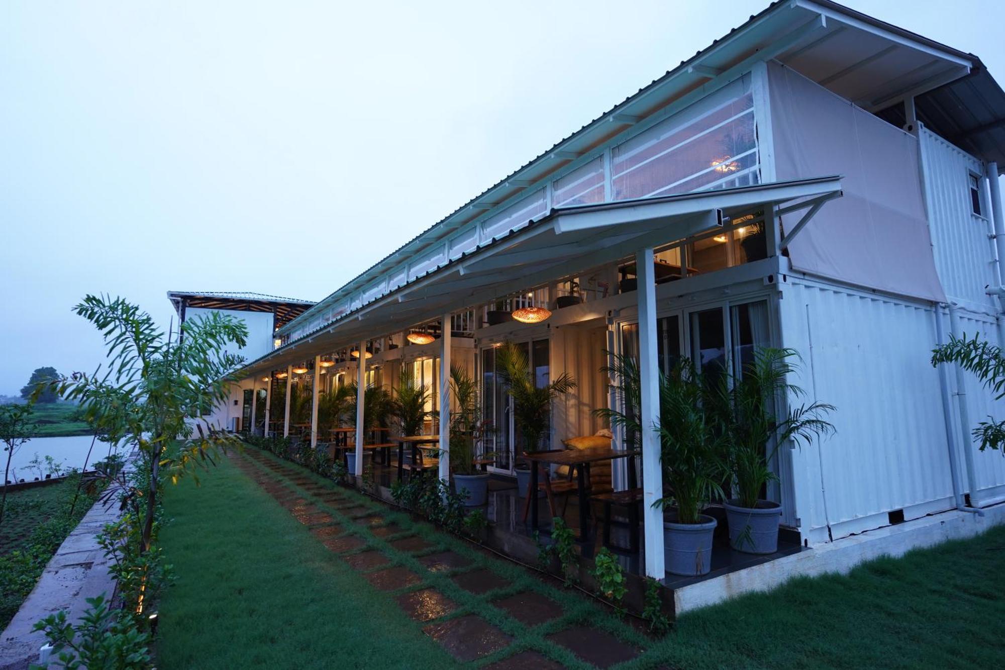 Hotel The Boat Club,Karjat Exterior foto