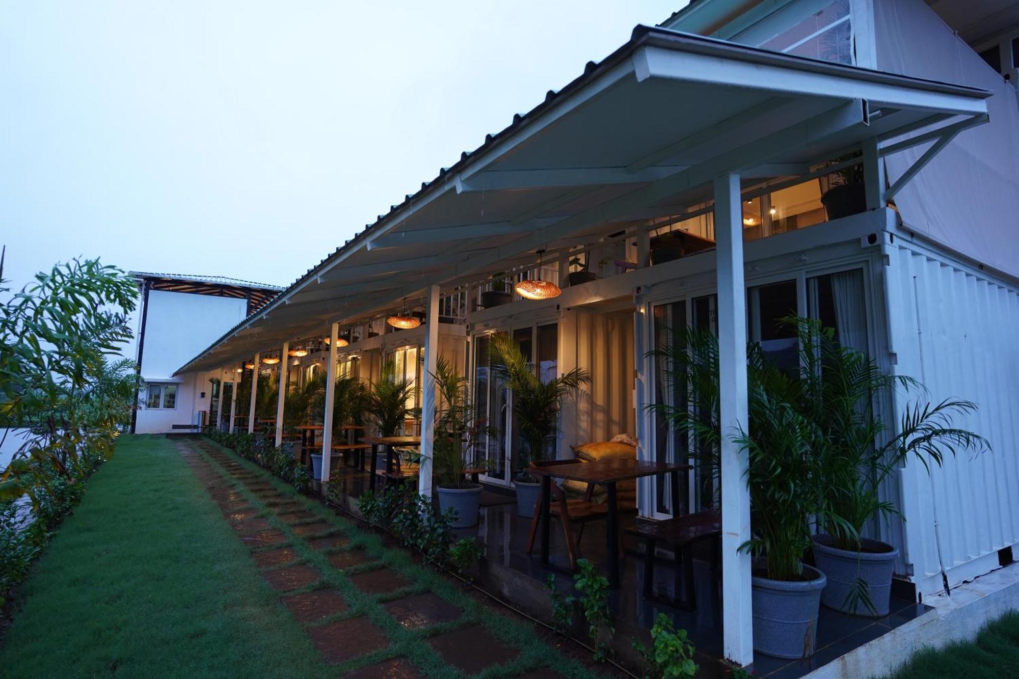 Hotel The Boat Club,Karjat Exterior foto
